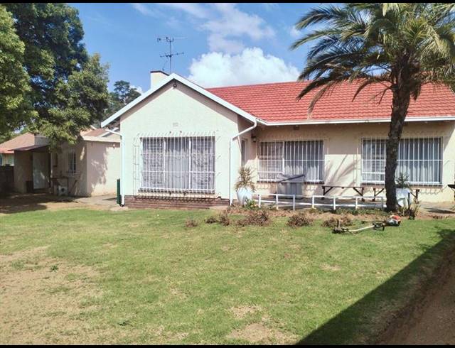 3 BEDROOM HOUSE FOR SALE IN BERTON PARK